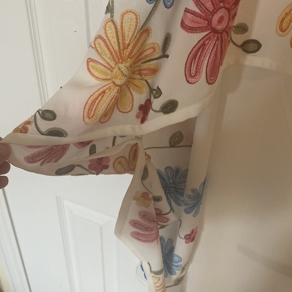 Flowery flowy top - Picture 6 of 6